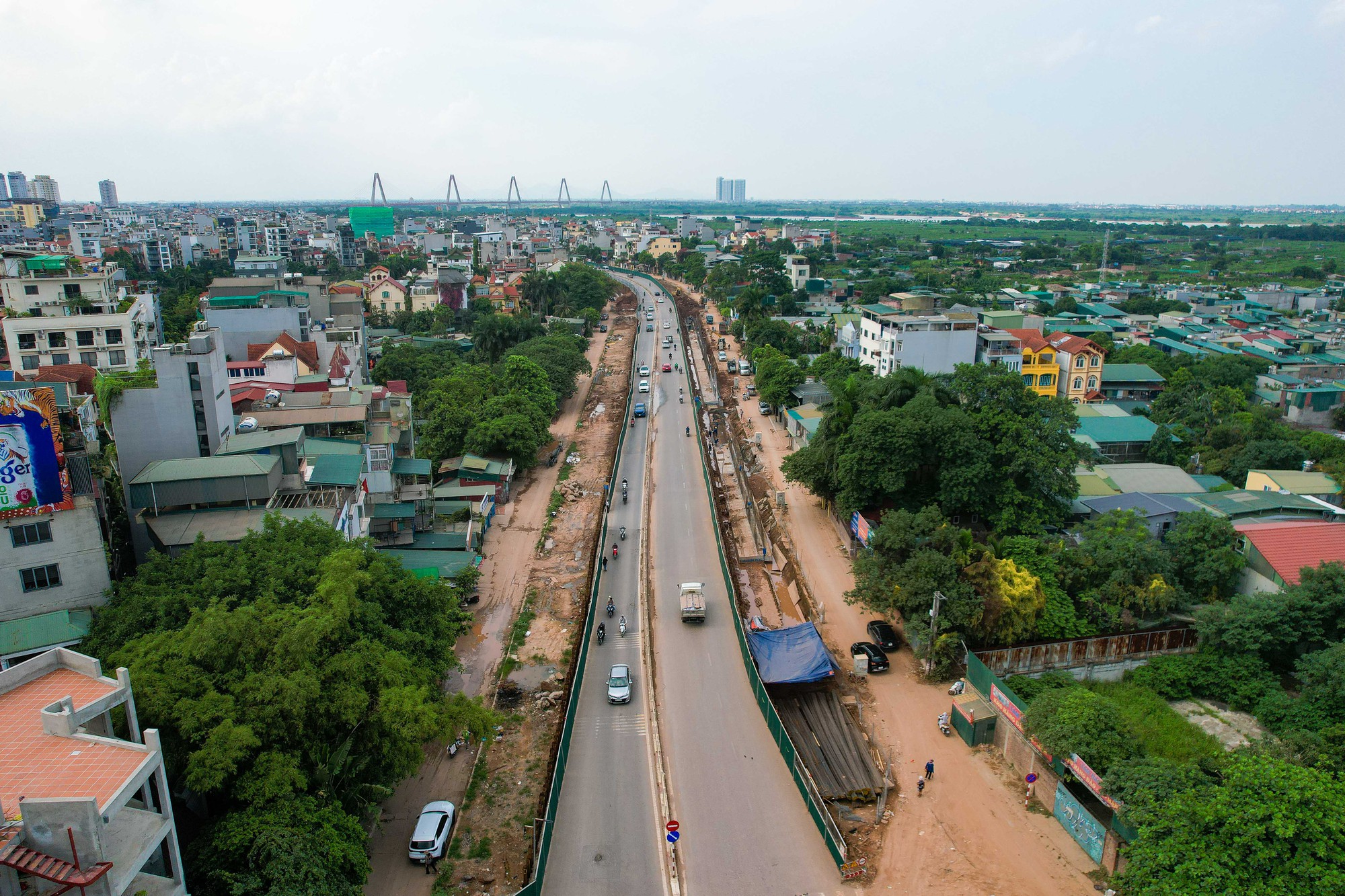 Mặt đường Âu Cơ nứt toác khi thi công dự án mở rộng đê - Ảnh 4.