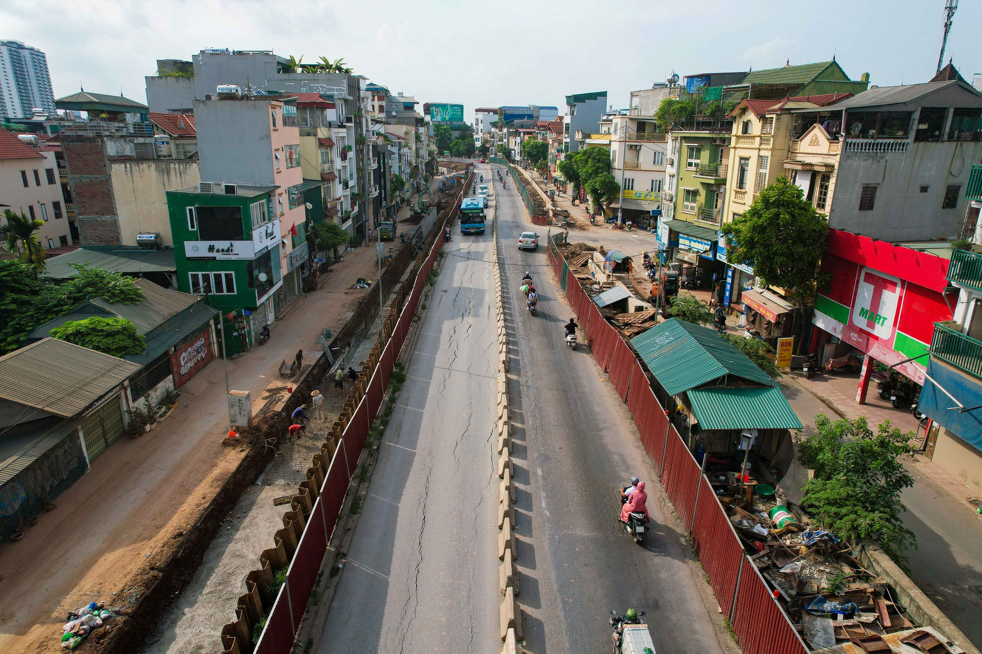 Mặt đường Âu Cơ nứt toác khi thi công dự án mở rộng đê - Ảnh 8.