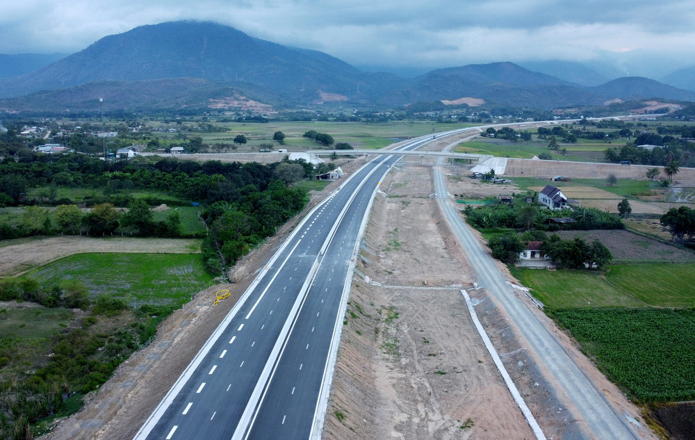 Thủ tướng Phạm Minh Chính: 'Tập trung toàn lực để hoàn thành cao tốc Bắc - Nam vào năm 2025' - Ảnh 3.