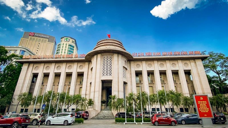 HSBC: Khả năng sẽ còn một đợt giảm lãi suất điều hành 0,5 điểm % nữa trong quý 3/2023 - Ảnh 1.