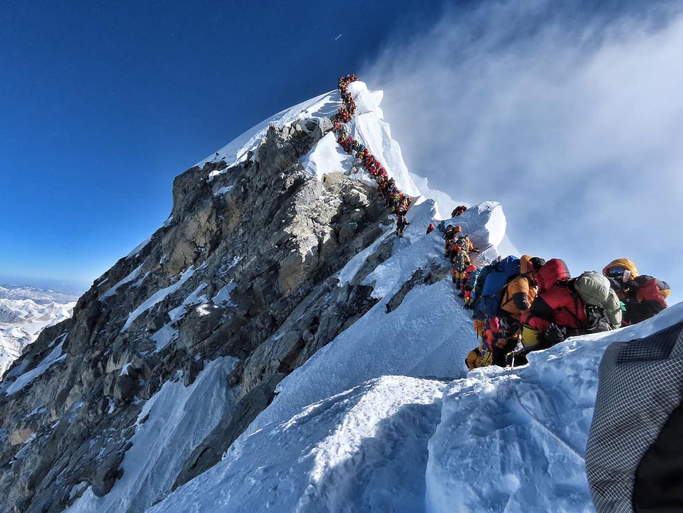 "Tắc đường" trên đỉnh Everest: Dành 17 năm để trị liệu chân sau tai nạn, nhà leo núi người Úc đau đớn thiệt mạng khi chinh phục nóc nhà thế giới - Ảnh 2.