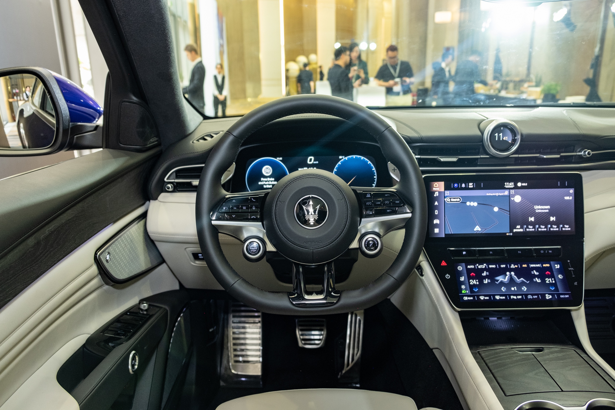 Chi tiết Maserati Grecale giá từ 4,2 tỷ đồng tại Việt Nam, lách khe cửa hẹp giữa Porsche Macan và Cayenne - Ảnh 13.