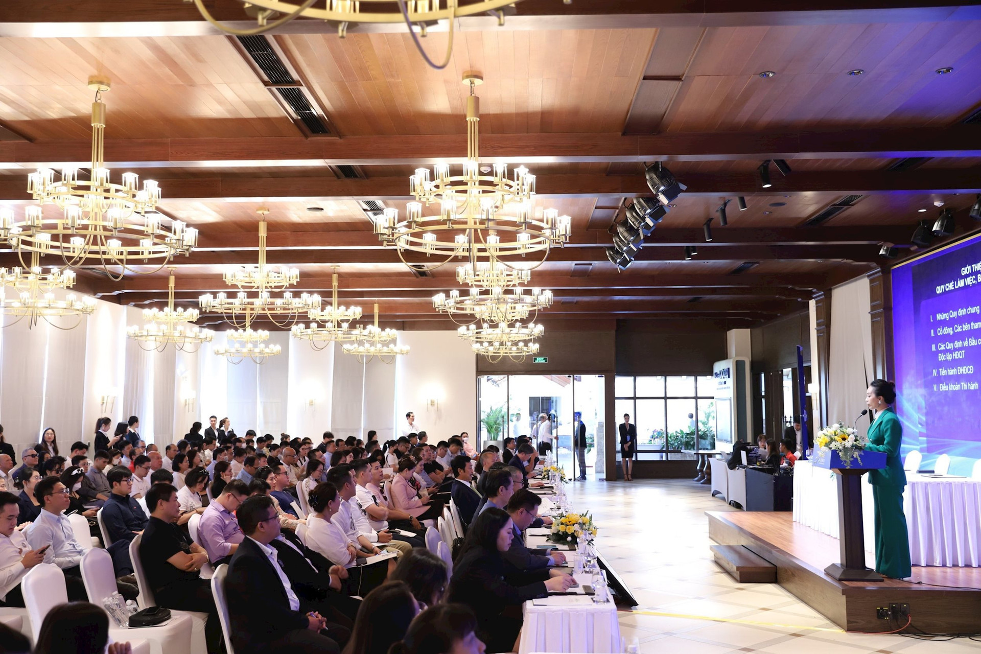 Chủ tịch Bùi Thành Nhơn: ĐHCĐ 2023 đặc biệt nhất trong 30 năm của Novaland, chúng tôi cam kết nỗ lực hành động bù đắp cho khách hàng, cổ đông - Ảnh 2.