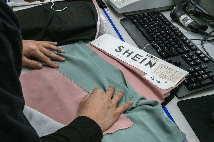 Thế khó của vua thời trang nhanh mới nổi Shein: Cố rũ bỏ mác 'công ty Trung Quốc' nhưng vẫn khiến phương Tây 'nóng mắt' - Ảnh 1.