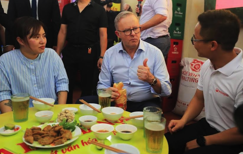 Điều gì khiến thủ tướng Úc thích bánh mì Việt Nam? - Ảnh 3.