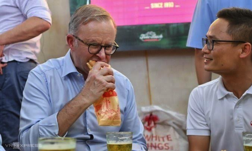 Điều gì khiến thủ tướng Úc thích bánh mì Việt Nam? - Ảnh 1.