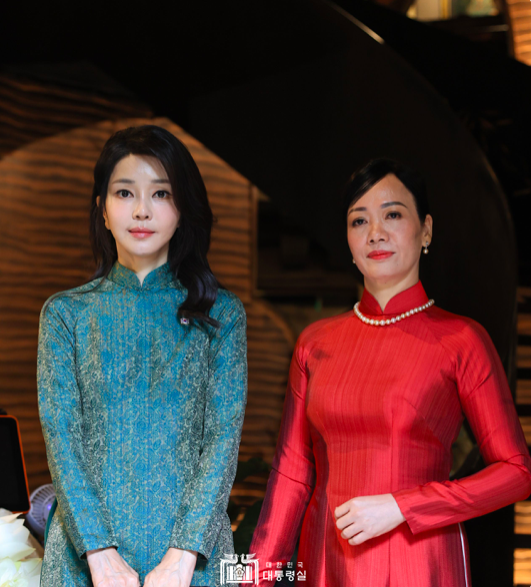 Phu nhân Chủ tịch nước cùng Phu nhân Tổng thống Hàn Quốc thưởng trà, xem trình diễn áo dài - Ảnh 11.