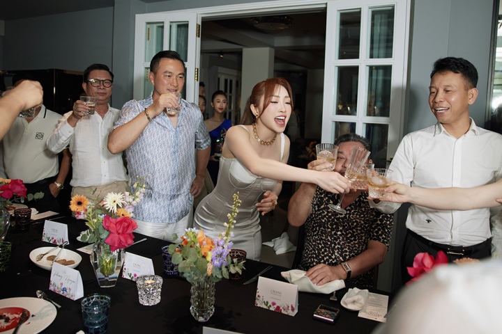 Chi Bảo tổ chức tiệc sinh nhật sang chảnh cho vợ trong biệt thự mới hoàn thiện - Ảnh 10.