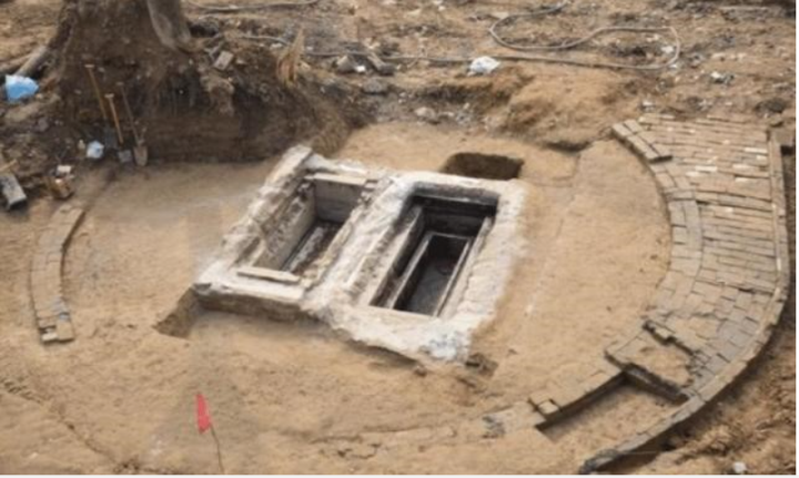 Khai quật mộ cổ, chuyên gia tìm thấy món đồ nhỏ xíu, ai ngờ giá hơn 3.200 tỷ - Ảnh 1.
