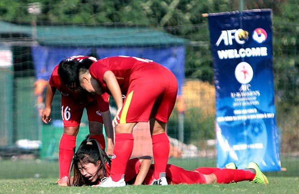 Từ giọt nước mắt đến siêu phẩm tại châu Âu, tuyển nữ Việt Nam có một 'ngôi sao may mắn' trước thềm World Cup - Ảnh 2.