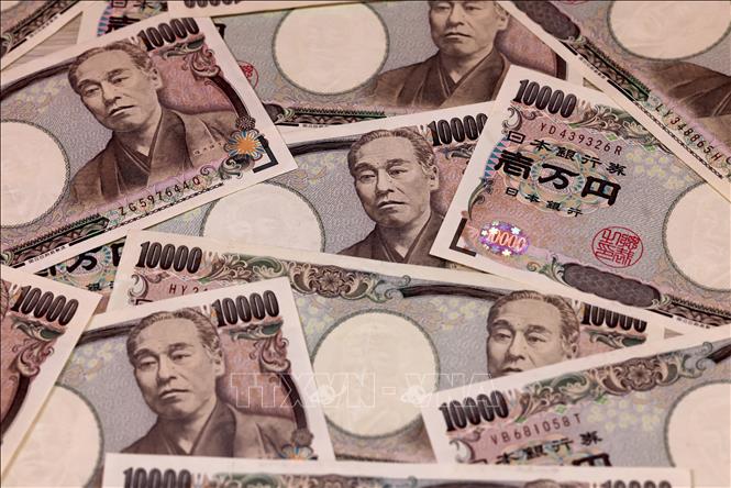 Đồng yen rớt giá – 'con dao hai lưỡi' với nền kinh tế Nhật Bản - Ảnh 1.