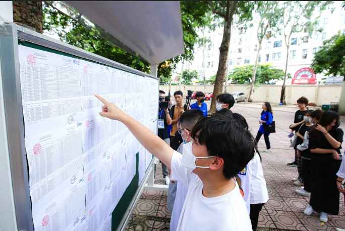 Hơn 1 triệu thí sinh cả nước làm bài thi môn ngữ văn - Ảnh 1.