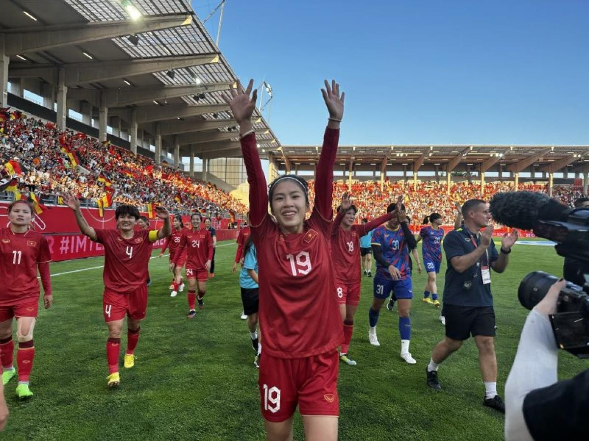 Một doanh nghiệp tặng đội tuyển nữ Việt Nam 36 chỉ vàng khắc tên riêng trước thềm World Cup 2023 - Ảnh 1.