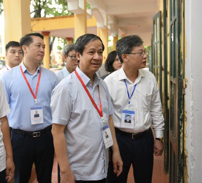 Liên tục nghi lọt đề, Bộ trưởng Nguyễn Kim Sơn chỉ đạo khẩn - Ảnh 1.