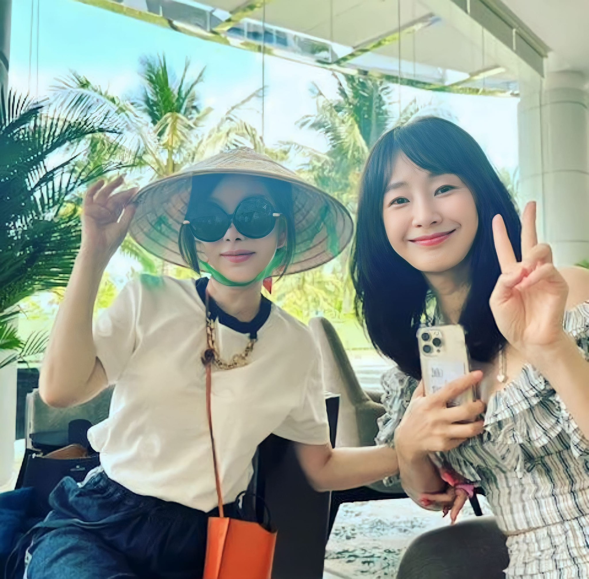 Dàn sao Doctor Cha "xả" ảnh nghỉ dưỡng ở Việt Nam: "Chị đại" Uhm Jung Hwa và Myung Se Bin đọ sắc cực gắt - Ảnh 8.