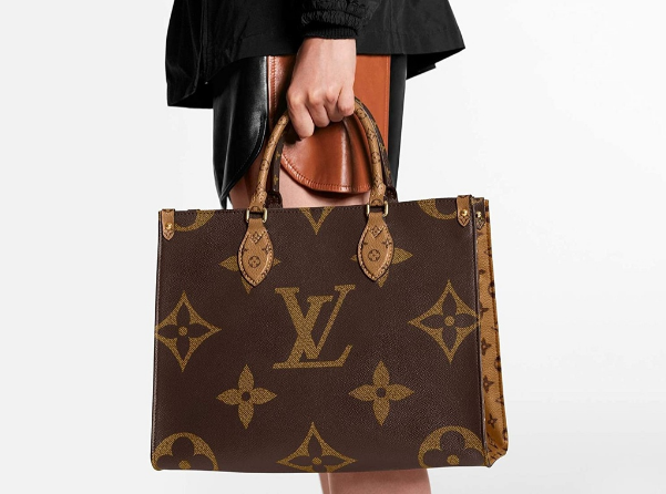 Kỳ lạ túi xách Louis Vuitton nhỏ &quot;bằng mắt muỗi&quot;, xuyên qua được lỗ kim nhưng được đấu giá tới 1,4 tỷ đồng - Ảnh 3.