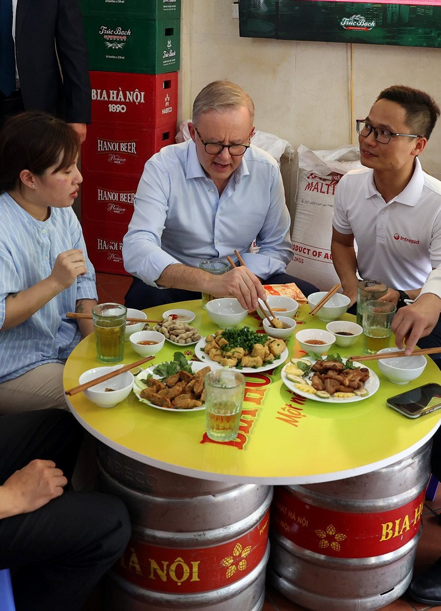 Thủ tướng Úc nói gì về bánh mì, bia hơi Việt Nam? - Ảnh 3.