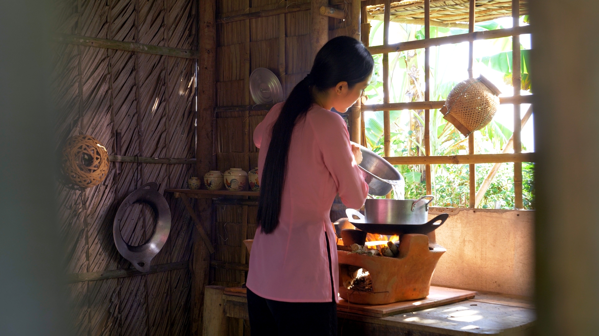 3 cô thôn nữ về vườn đang nổi tiếng nhất hiện nay, khiến ai nhìn vào cũng phải nghẹn ngào: &quot;Nhớ quê quá!&quot; - Ảnh 1.