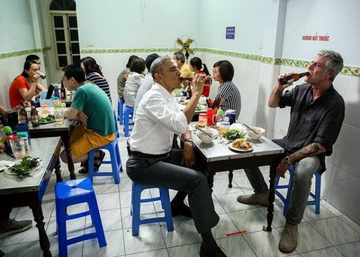 Món ăn bình dân đậm chất Việt Nam được các nguyên thủ quốc gia tìm kiếm mỗi khi ghé thăm: người chọn bánh mì, bia hơi, người thích bún chả, cà phê - Ảnh 2.