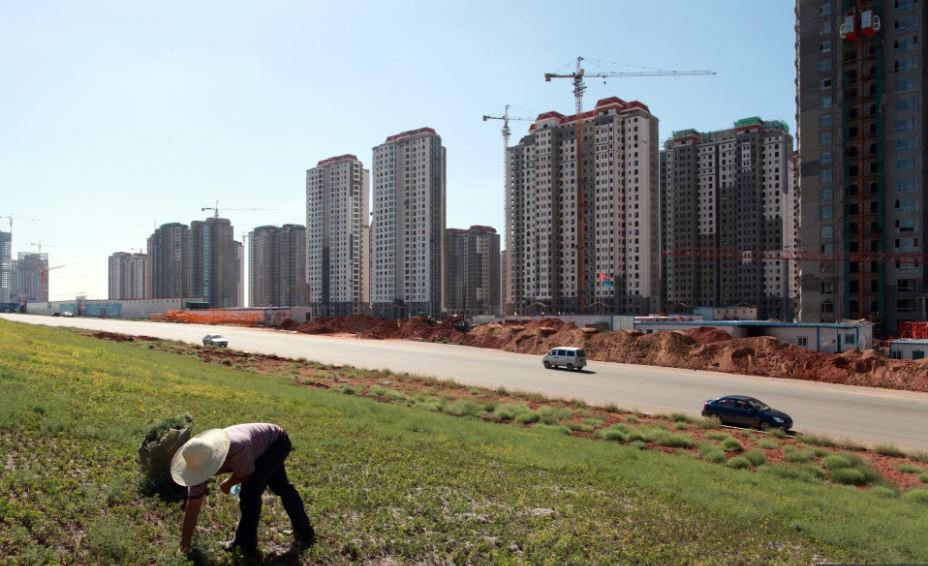 Bên trong các 'thành phố ma' của Trung Quốc với hàng triệu căn hộ bị bỏ hoang - Ảnh 6.