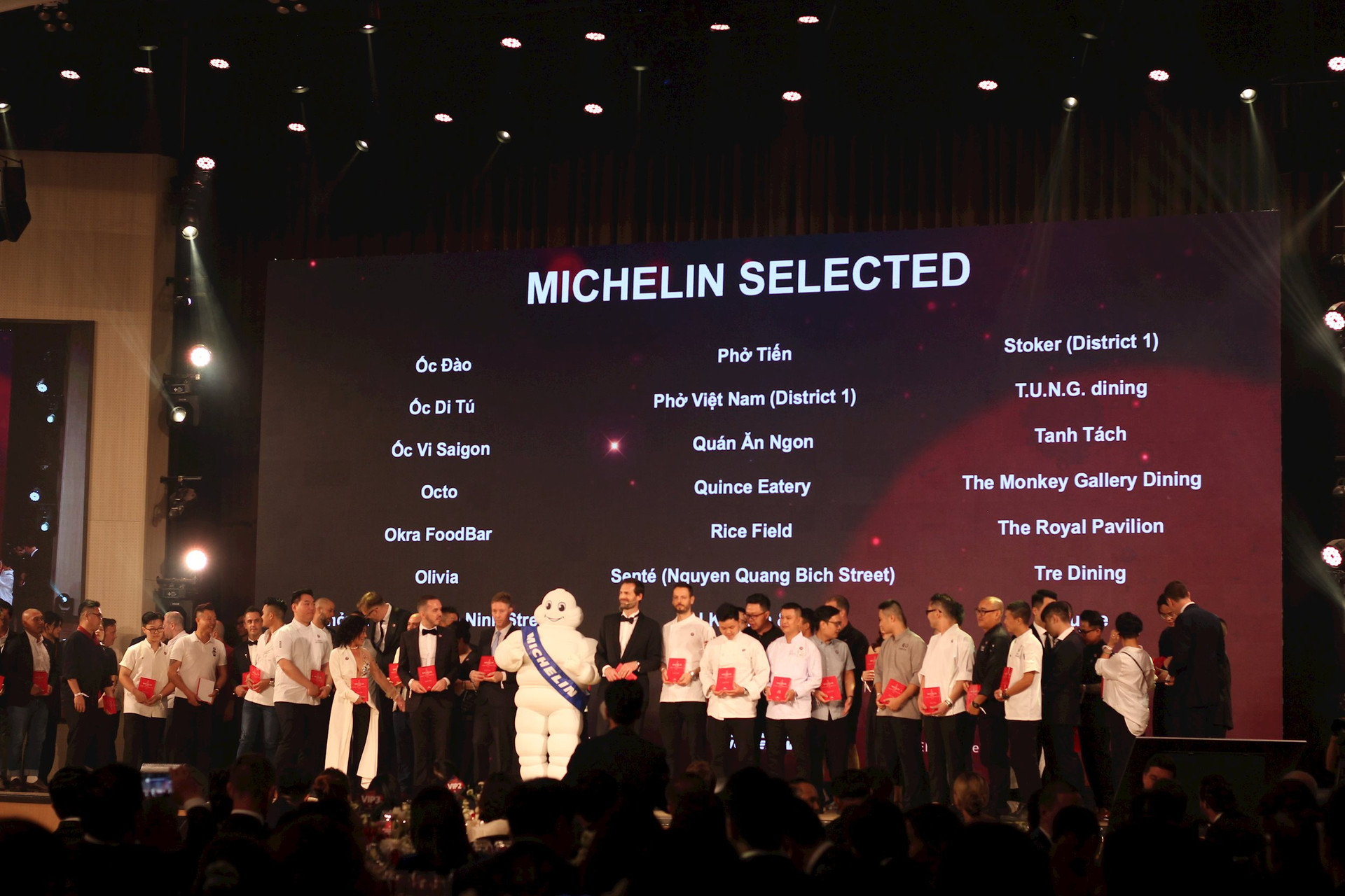 Michelin chính thức vào Việt Nam: 103 nhà hàng Việt Nam được vinh danh, từ nhà hàng sang chảnh TUNG Dining, tới quán bình dân Bún chả “Obama” - Ảnh 1.