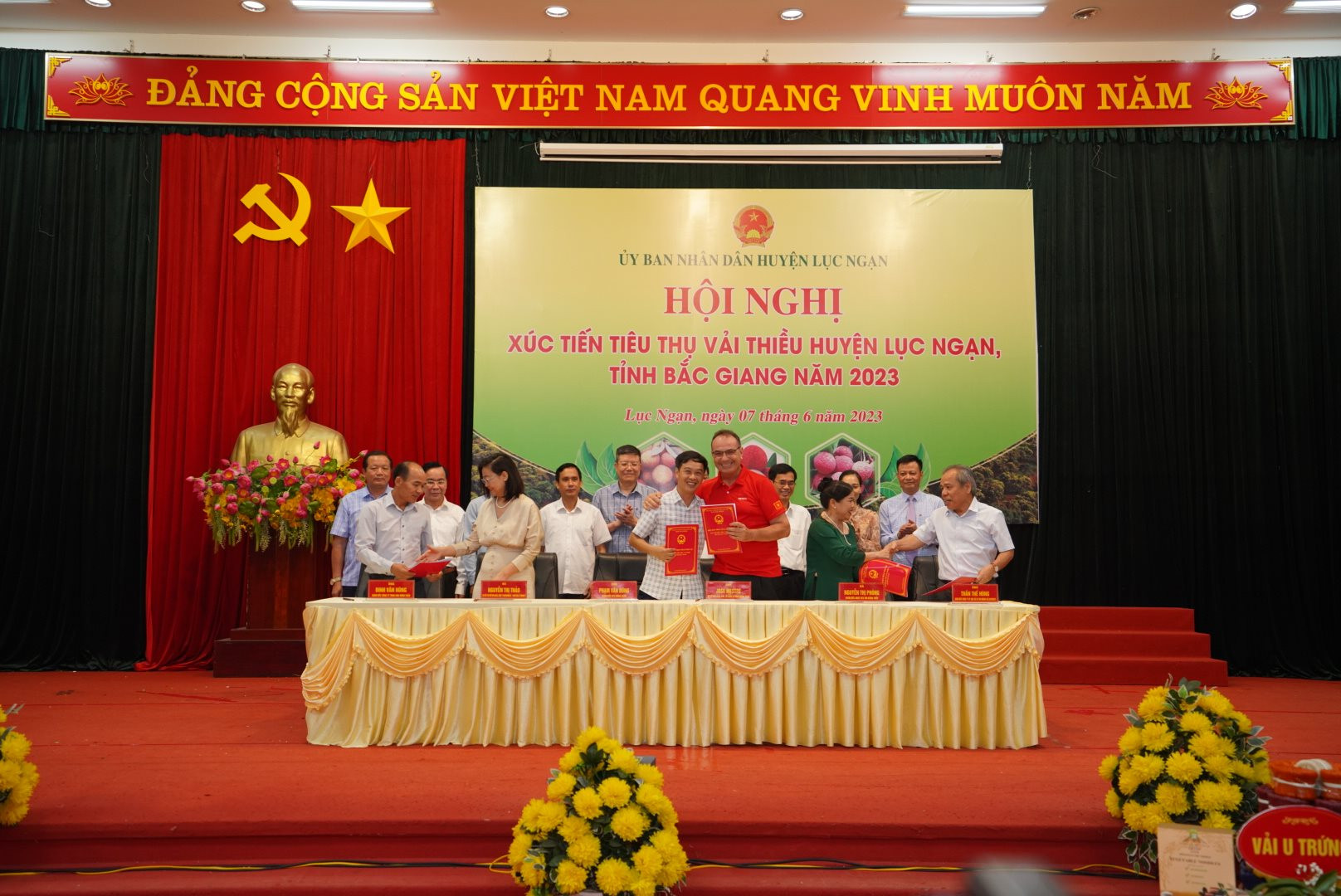 Tin vui cho nông dân Bắc Giang: 300 tấn vải thiều Lục Ngạn sắp đổ bộ loạt siêu thị BigC, GO! và xuất sang Thái Lan - Ảnh 2.