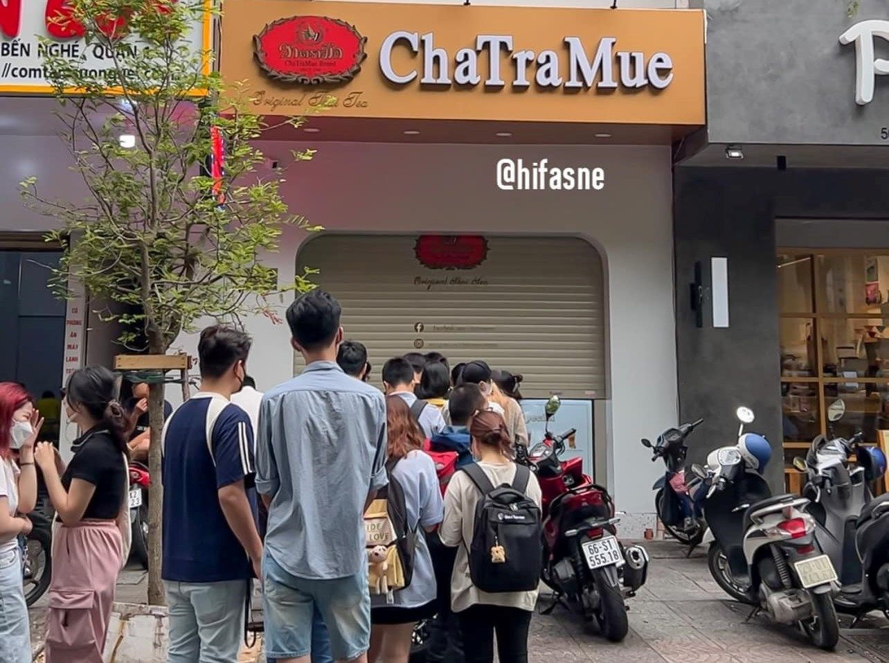 ChaTraMue - Chuỗi trà sữa "cứ đến Thái Lan là phải uống" đã đổ bộ TP.HCM: Vừa khai trương đã thông báo đóng sớm vì quá tải đơn, giới hạn khách mua không quá 8 ly - Ảnh 1.