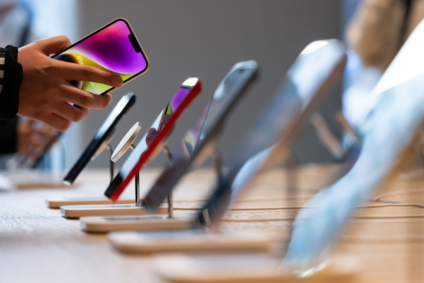 Apple chính thức đạt vốn hoá 3.000 tỷ USD: Lớn mạnh gấp đôi Google, ngưỡng 4.000 tỷ USD trong tầm tay - Ảnh 3.