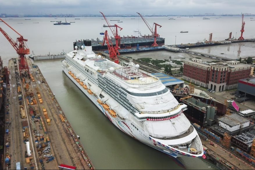Siêu du thuyền “Made in China” đầu tiên mang đến đột phá: Nặng 135.500 tấn, sức chứa hơn 5.200 khách và là con tàu duy nhất trên thế giới cung cấp dịch vụ đặc biệt này - Ảnh 2.