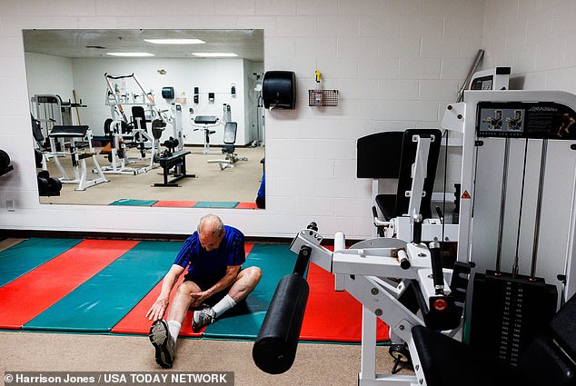 Cụ ông 100 tuổi tập gym 3 giờ/ngày, 5 ngày/tuần: Thêm 2 thói quen này muốn trường thọ không khó - Ảnh 3.