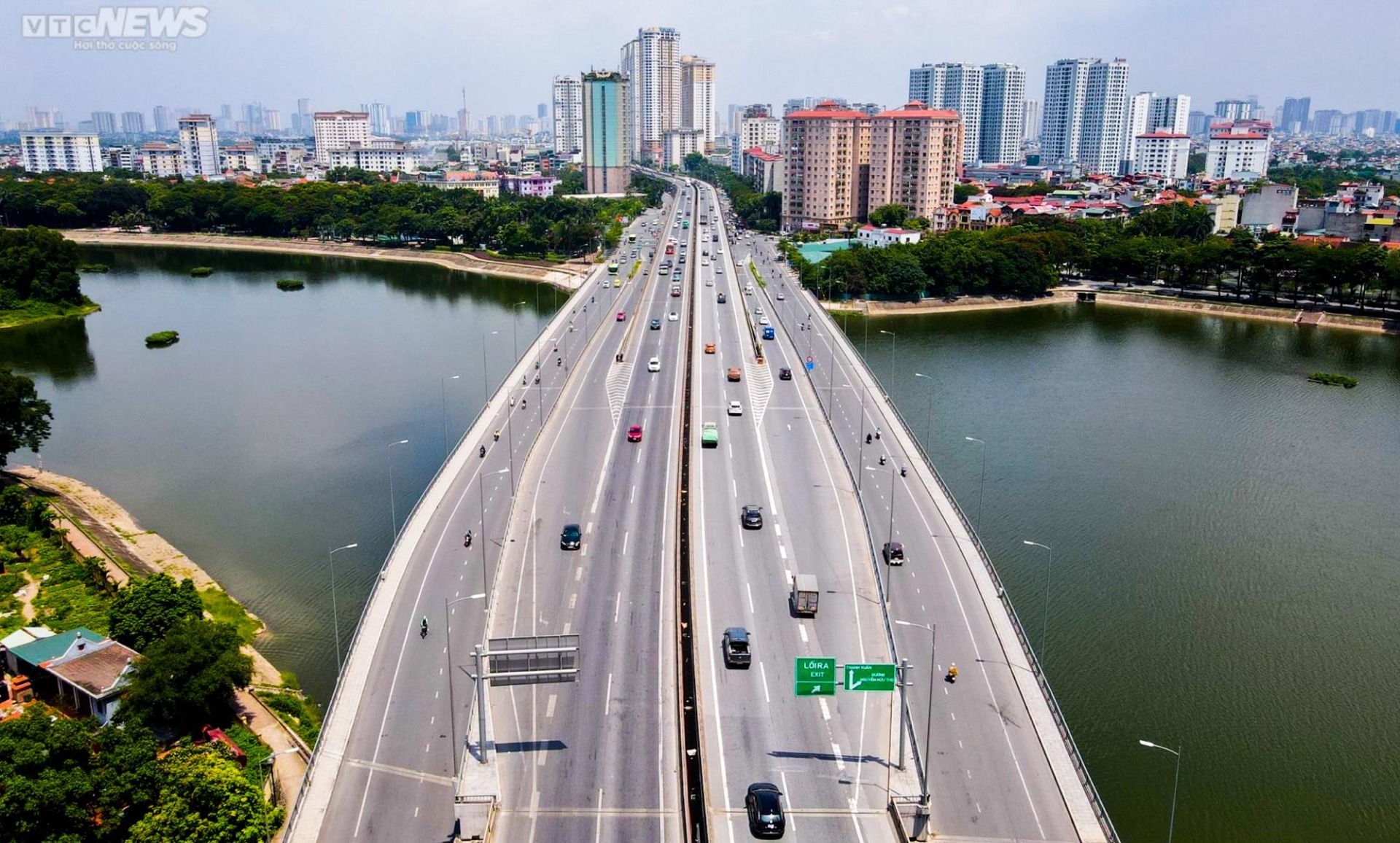 Cận cảnh cây cầu vòm thép 65 tỷ đồng ở Hà Nội vắng người qua lại - Ảnh 2.