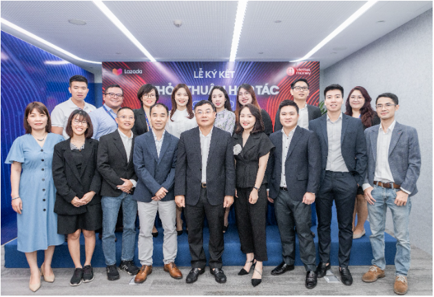 Viettel Digital và Lazada Việt Nam hợp tác thúc đẩy mua sắm không tiền mặt - Ảnh 2.
