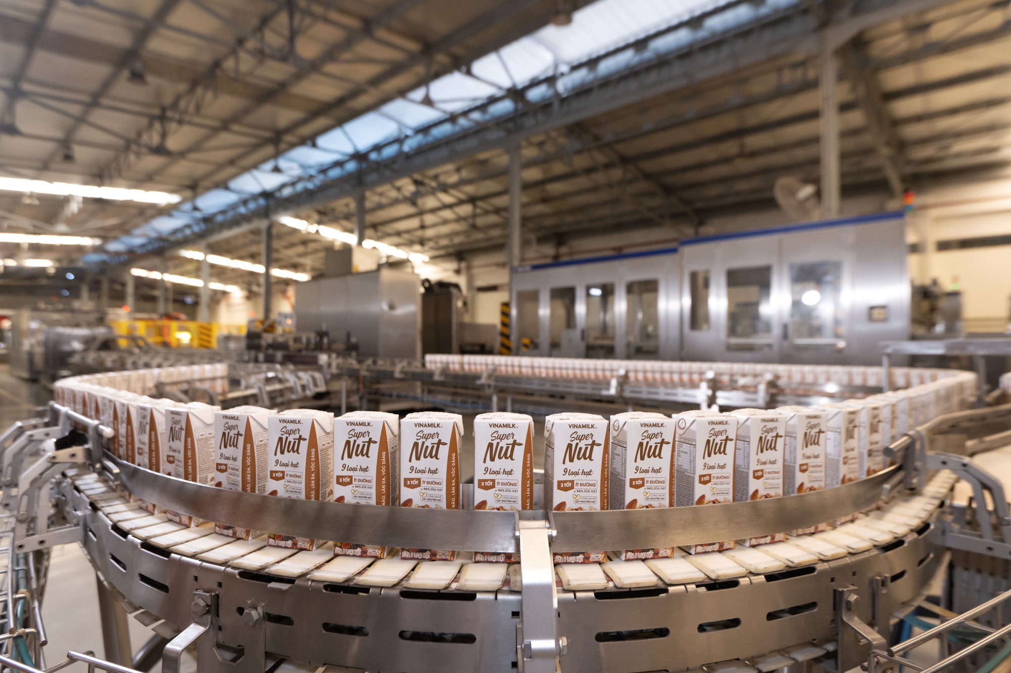 Vinamilk bội thu giải thưởng vị ngon thượng hạng Superior Taste Award cho loạt sản phẩm sữa, đồ uống - Ảnh 3.