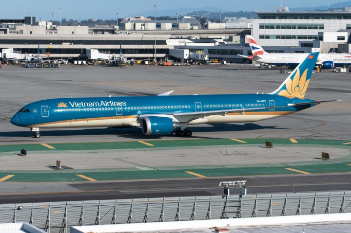 Vietnam Airlines bị mất nhiều slot bay tại nước ngoài sau dịch COVID-19 - Ảnh 1.