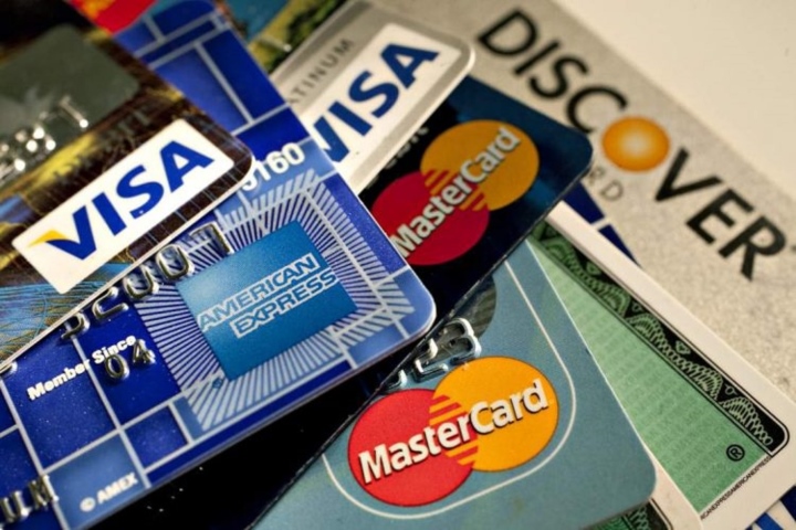 Vì sao thẻ tín dụng bị trừ tiền khi không sử dụng? - Ảnh 1.