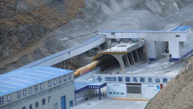 Cỗ máy với công nghệ &quot;độc nhất&quot; đằng sau “siêu hầm cao tốc” dài nhất thế giới ở Trung Quốc - Ảnh 1.