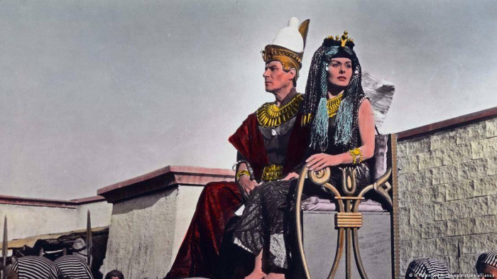 Tại sao Nữ hoàng Ai Cập Nefertiti vẫn mê hoặc mọi người đến tận ngày nay? - Ảnh 4.