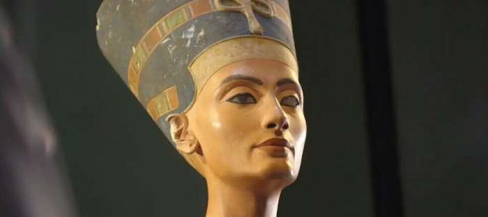 Tại sao Nữ hoàng Ai Cập Nefertiti vẫn mê hoặc mọi người đến tận ngày nay? - Ảnh 1.