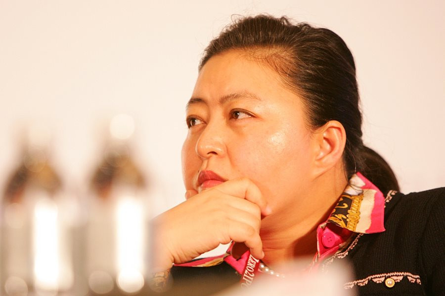 Từng bị bố đánh vì bỏ học, người phụ nữ lật ngược cuộc đời trở thành 'bà đầm thép' của giới đầu tư, 'chống lưng' cho hàng loạt gã khổng lồ Trung Quốc - Ảnh 1.