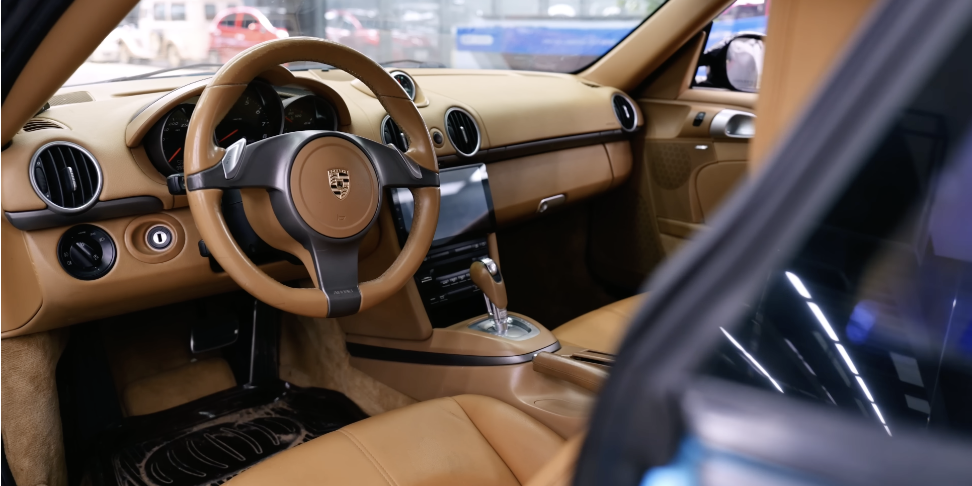 Thợ Việt ‘lột xác’ Porsche Cayman 15 tuổi theo phong cách xe đời mới, thêm màn hình Android và trần sao kiểu Rolls-Royce - Ảnh 6.