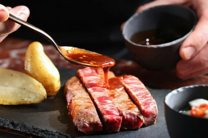 Một loại thịt xa xỉ mới nổi, ít béo, dai và đậm đà hơn cả thịt bò Nhật Bản - Ảnh 1.