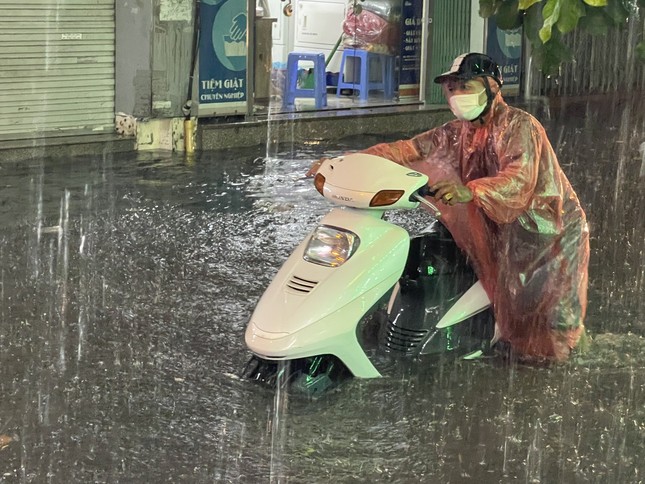 Ảnh hưởng bão số 1, từ ngày mai Hà Nội mưa to dữ dội - Ảnh 1.