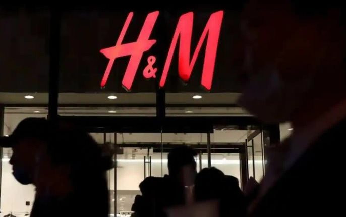 Chật vật cạnh tranh với Shein, H&M tìm đường sống mới: Đóng bớt chi nhánh quần áo, chuyển sang bán đồ gia dụng, mỹ phẩm - Ảnh 1.