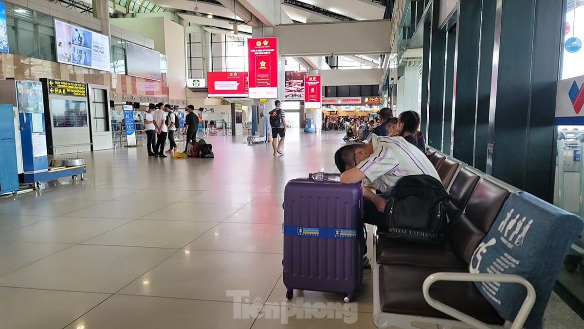 Hình ảnh sân bay Nội Bài 'cửa đóng, then cài' tránh bão số 1 đổ bộ - Ảnh 9.