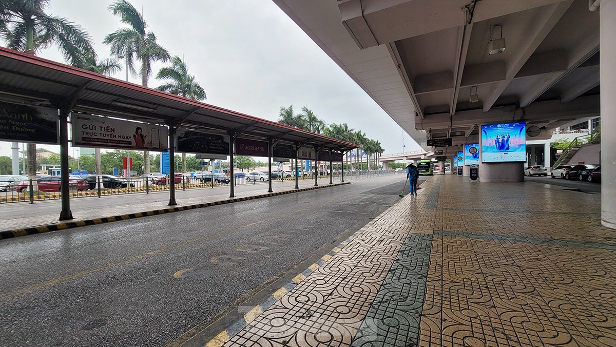 Hình ảnh sân bay Nội Bài 'cửa đóng, then cài' tránh bão số 1 đổ bộ - Ảnh 16.
