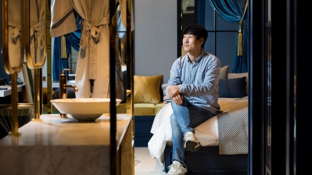 Tỷ phú tự thân giàu nhất Hàn Quốc: Xuất thân làm bảo vệ nhà nghỉ, tự tay kiên trì gây dựng cơ đồ gần 30 nghìn tỷ đồng - Ảnh 2.