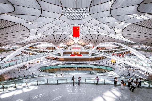 Chiêm ngưỡng những sân bay có kiến trúc đẹp nhất thế giới - Ảnh 4.
