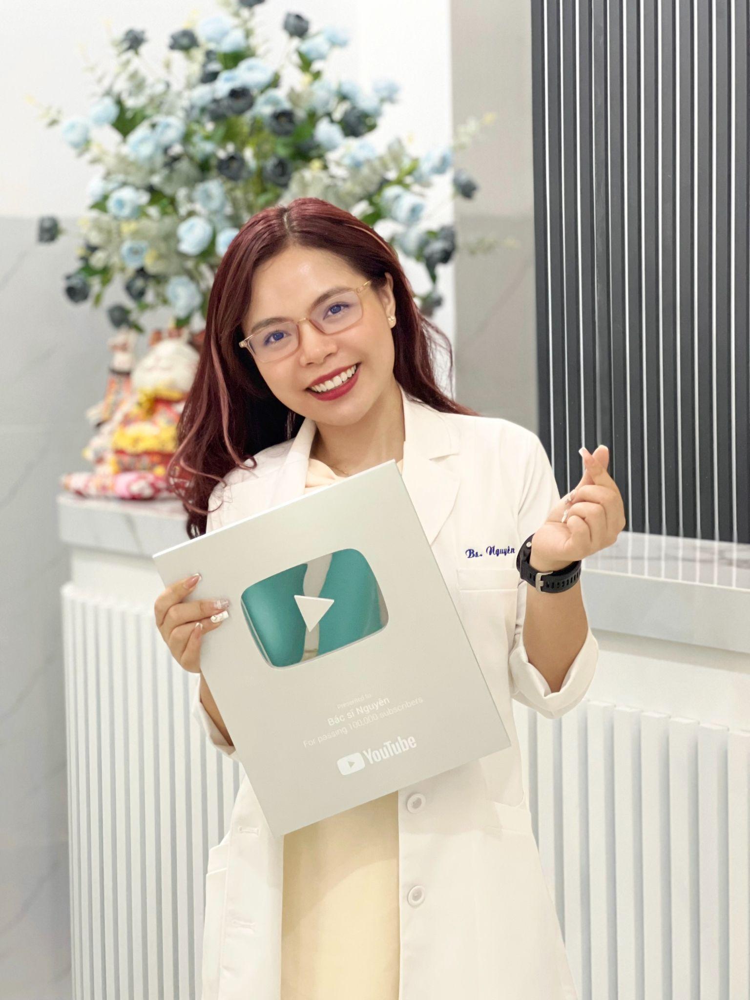 Từ cô gái con nhà nông trở thành bác sĩ da liễu nổi tiếng - Ảnh 3. Từ cô gái con nhà nông trở thành bác sĩ da liễu nổi tiếng - Ảnh 3.