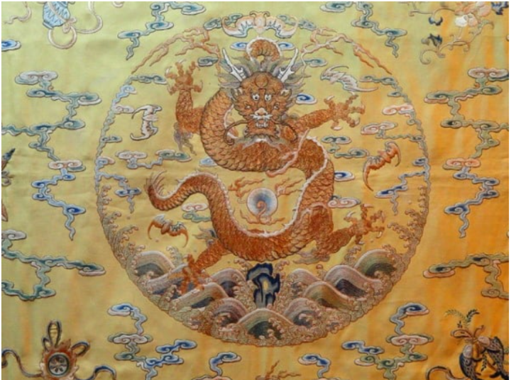 Giải mã những bí ẩn đằng sau chiếc long bào của các vị hoàng đế Trung Hoa - Ảnh 2. Giải mã những bí ẩn đằng sau chiếc long bào của các vị hoàng đế Trung Hoa - Ảnh 2.