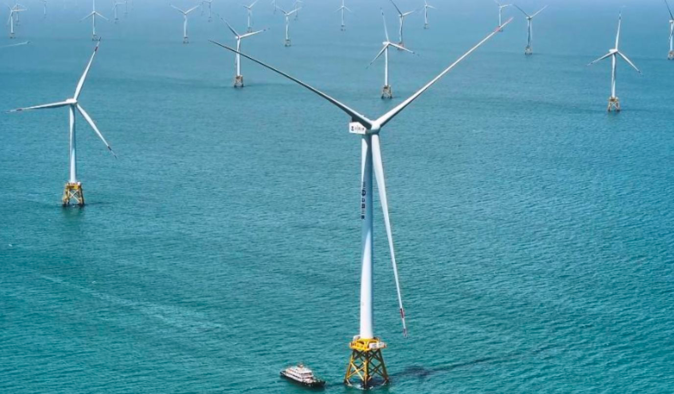 Tua bin gió ngoài khơi lớn nhất thế giới chính thức được Trung Quốc kết nối vào lưới điện: Cao 146 m, mỗi vòng quay 'quét' 50.000 m2, đủ cung cấp điện cho 36.000 hộ trong 1 năm - Ảnh 3.